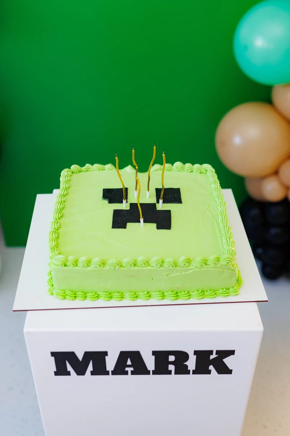 Green Creeper-themed birthday cake with gold candles, Minecraft party Marbella
